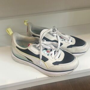 Puma Black and White Sneakers Sleek Design